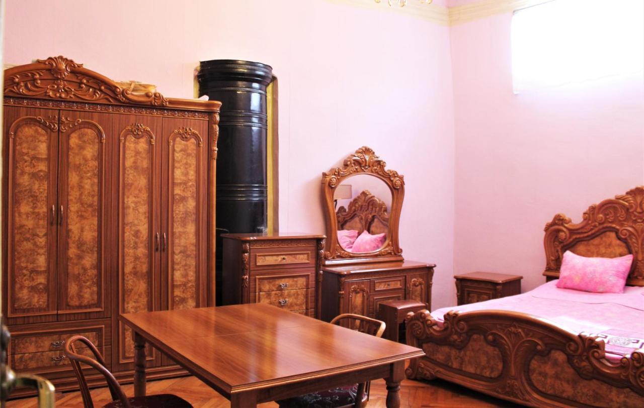 Guesthouse Medea On Pushkini 4 Kutaisi Luaran gambar