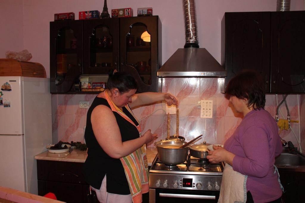 Guesthouse Medea On Pushkini 4 Kutaisi Luaran gambar