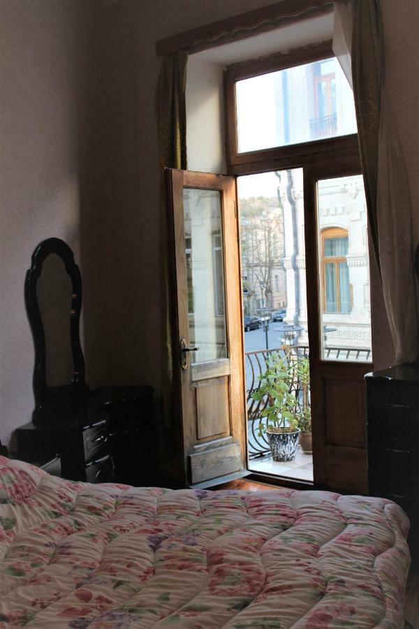 Guesthouse Medea On Pushkini 4 Kutaisi Luaran gambar